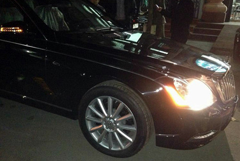 Ngoài Maybach 62S vừa về trong bộ sưu tập siêu sang, vị đại gia này từng sở hữu 2 chiếc Maybach 62S, chưa kể đến Rolls-Royce Phantom Dragon với số lượng sản xuất hạn chế 33 chiếc trên toàn thế giới, Rolls-Royce Ghost, Lexus LX570, Range Rover và vài mẫu xe sang khác. Ngoài Maybach 62S vừa về trong bộ sưu tập siêu sang, vị đại gia này từng sở hữu 2 chiếc Maybach 62S, chưa kể đến Rolls-Royce Phantom Dragon với số lượng sản xuất hạn chế 33 chiếc trên toàn thế giới, Rolls-Royce Ghost, Lexus LX570, Range Rover và vài mẫu xe sang khác.