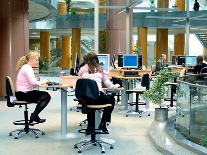 Mỗi ngày, "viên kim cương" tiếp nhận khoảng 2.200.000 người đến tham quan và đọc sách. Mỗi ngày, "viên kim cương" tiếp nhận khoảng 2.200.000 người đến tham quan và đọc sách.