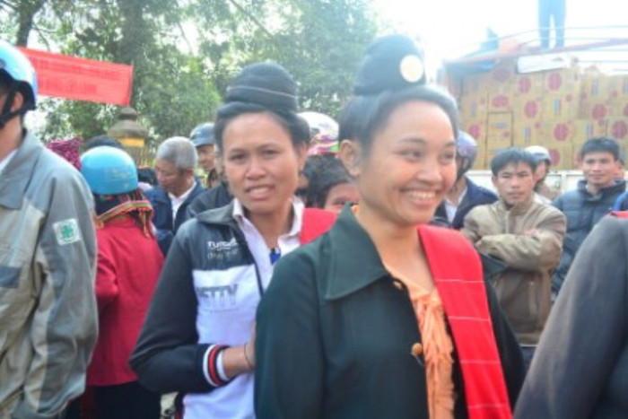 Nét duyên dáng khi người phụ nữ Mông, Thái ngại ngùng, thẹn thùng trước ống kính. Nét duyên dáng khi người phụ nữ Mông, Thái ngại ngùng, thẹn thùng trước ống kính.