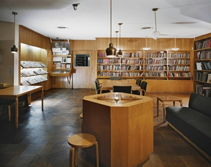 Một góc đọc sách trong thư viện. Một góc đọc sách trong thư viện.