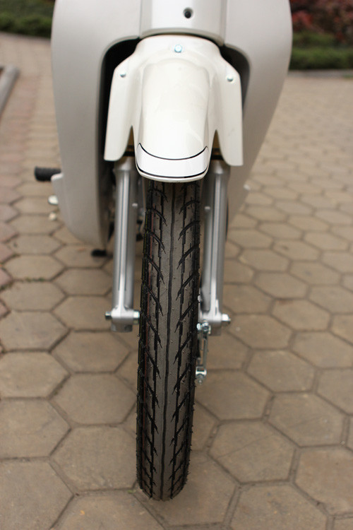 Phuộc trước và phuộc sau đều là dạng ống lồng.