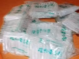 Hóa chất lạ có in chữ của Trung Quốc dùng sản xuất giá đỗ.