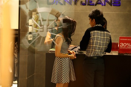 Đan Trường luôn dành những lời có cánh khi nói về Thủy Tiên và không quên khẳng định dù có vợ những vẫn hết lòng với công việc ca hát, khiến hình ảnh của nữ doanh nhân càng đẹp hơn trong mắt các fan ruột của anh Bo. Đan Trường luôn dành những lời có cánh khi nói về Thủy Tiên và không quên khẳng định dù có vợ những vẫn hết lòng với công việc ca hát, khiến hình ảnh của nữ doanh nhân càng đẹp hơn trong mắt các fan ruột của anh Bo.