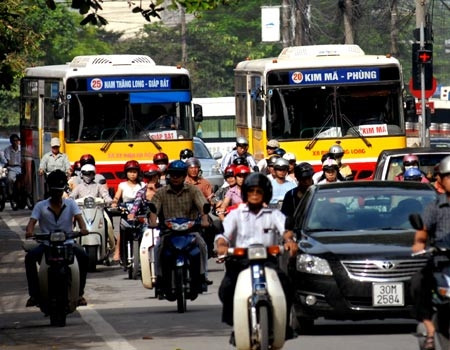 : Loại có dung tích xy lanh đến 100cm3 thu 50.000đ/1 năm; loại có dung tích xy lanh trên 100cm3 thu 100.000/năm. : Loại có dung tích xy lanh đến 100cm3 thu 50.000đ/1 năm; loại có dung tích xy lanh trên 100cm3 thu 100.000/năm.