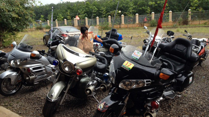 Chín môtô “khủng” bị tạm giữ do sử dụng còi hụ, không có giấy tờ đăng ký xe hoặc không có bằng lái - Ảnh: H.M.