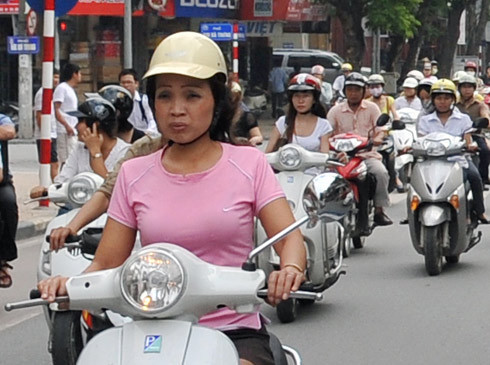 Bộ GTVT đã quyết định bỏ phạt xe không chính chủ, mũ bảo hiểm rởm vào dự thảo lần này do không bảo đảm tính khả thi.