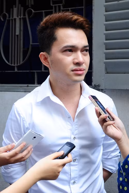 Nam Cường òa khóc khi nhắc đến Wanbi Tuấn Anh. (Ảnh Infonet)