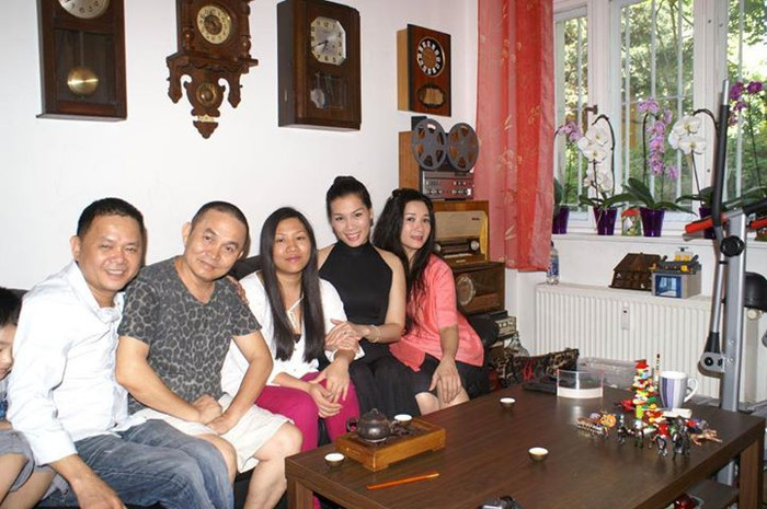 Nghệ sĩ Xuân Hinh cho biết ảnh chụp trong buổi "Hội ngộ tại nhà ca sỹ Hương Mơ ở Berlin"