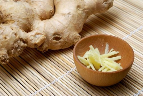 Ngậm hoặc ngửi gừng để tránh bị say tàu xe. Ngậm hoặc ngửi gừng để tránh bị say tàu xe.