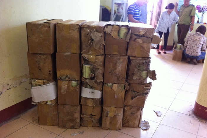 Sau 3 tháng bị tạm giữ tại Đội Quản lý thị trường số 12, 20 thùng các tông chứa sữa Danlait của công ty Mạnh Cầm đã bị mục nát Sau 3 tháng bị tạm giữ tại Đội Quản lý thị trường số 12, 20 thùng các tông chứa sữa Danlait của công ty Mạnh Cầm đã bị mục nát