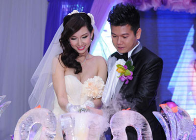 Quỳnh Chi và chồng trong lễ cưới Quỳnh Chi và chồng trong lễ cưới