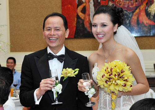 "Ông trùm truyền thông" Nguyễn Quang Minh - chồng Huỳnh Thanh Tuyền. "Ông trùm truyền thông" Nguyễn Quang Minh - chồng Huỳnh Thanh Tuyền.