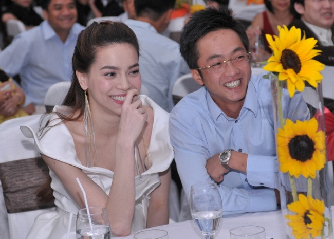 Nguyễn Quốc Cường đang là Phó Tổng giám đốc Công ty cổ phần Quốc Cường Gia Lai và là con trai của bà Nguyễn Thị Như Loan - một trong những người phụ nữ giàu có nhất Việt Nam. Nguyễn Quốc Cường đang là Phó Tổng giám đốc Công ty cổ phần Quốc Cường Gia Lai và là con trai của bà Nguyễn Thị Như Loan - một trong những người phụ nữ giàu có nhất Việt Nam.