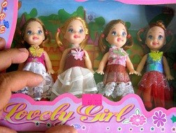 Búp bê Lovely Girl của Trung Quốc nghi ngờ chứa chất độc hại đang bán nhiều ở TP.HCM. Búp bê Lovely Girl của Trung Quốc nghi ngờ chứa chất độc hại đang bán nhiều ở TP.HCM.