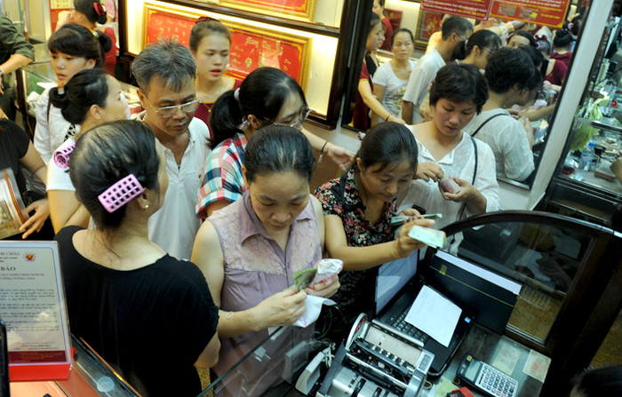 Kẻ khóc người cười với sự lên xuống của giá vàng