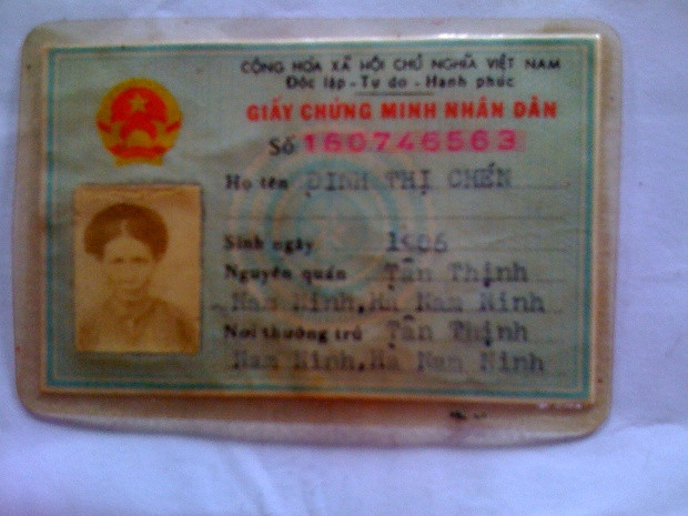 Giấy chứng minh nhân dân của cụ Chén. Giấy chứng minh nhân dân của cụ Chén.