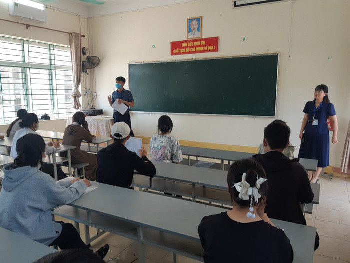 Các thí sinh nghe phổ biến quy chế thi tại điểm thi ở thành phố Móng Cái, tỉnh Quảng Ninh (Ảnh: Phạm Linh) Các thí sinh nghe phổ biến quy chế thi tại điểm thi ở thành phố Móng Cái, tỉnh Quảng Ninh (Ảnh: Phạm Linh)