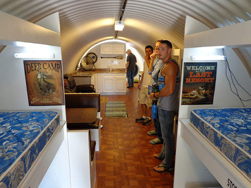 Bên trong boong-ke mẫu chống “ngày tận thế”. Ảnh: ABC NEWS