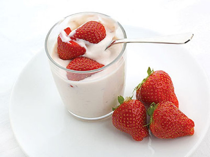 7. Sữa chua: Sữa chua có chứa kẽm, giúp cơ thể hấp thụ chất chống oxy hóa như vitamin A. 7. Sữa chua: Sữa chua có chứa kẽm, giúp cơ thể hấp thụ chất chống oxy hóa như vitamin A.