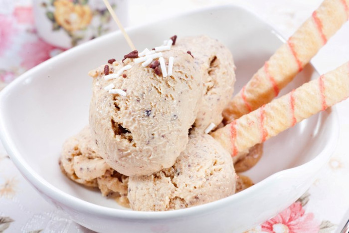 Phòng trị ho hen trẻ em cần lưu ý: Nếu ho do phế hàn tránh thức ăn sống lạnh như cam, măng, cà, nước lạnh, nước dừa, kem lạnh, ốc và thức ăn có vị chua, đắng quá. Nếu do phế nhiệt, tránh ăn khô, cay, nóng mặn quá. Nếu do thực tích, tránh thức ăn chiên xào, thịt nướng rán, nhiều dầu mỡ và những vị khó tiêu. Phòng trị ho hen trẻ em cần lưu ý: Nếu ho do phế hàn tránh thức ăn sống lạnh như cam, măng, cà, nước lạnh, nước dừa, kem lạnh, ốc và thức ăn có vị chua, đắng quá. Nếu do phế nhiệt, tránh ăn khô, cay, nóng mặn quá. Nếu do thực tích, tránh thức ăn chiên xào, thịt nướng rán, nhiều dầu mỡ và những vị khó tiêu.