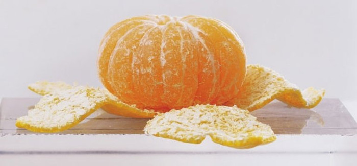 2. Vỏ quýt chưng đường phèn: Vỏ quít hoặc vỏ cam 20 - 30g thái lát, đường phèn 20g, gừng 3 lát chưng uống. 2. Vỏ quýt chưng đường phèn: Vỏ quít hoặc vỏ cam 20 - 30g thái lát, đường phèn 20g, gừng 3 lát chưng uống.