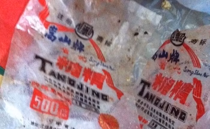 6. Phát hiện hàng nghìn chai nước ngọt làm từ phụ gia: 9h30 ngày 28/12, Đội 4 Phòng Cảnh sát phòng chống tội phạm (PCTP) về môi trường - CATP Hà Nội, phối hợp với Đội QLTT số 26 - Chi cục QLTT Hà Nội, đã kiểm tra việc chấp hành các quy định về điều kiện VSATTP tại Công ty TNHH Ngọc Sơn Trang (phường Phú Lãm, quận Hà Đông) - công ty chuyên sản xuất nước ngọt có ga. Kết thúc buổi kiểm tra, lực lượng chức năng đã ra quyết định tạm giữ, niêm phong 948 chai nước cam, 300 chai nước coca, 2.256 chai nước tăng lực được sản xuất từ nguyên liệu, phụ gia không rõ nguồn gốc. (Nguồn An ninh thủ đô).