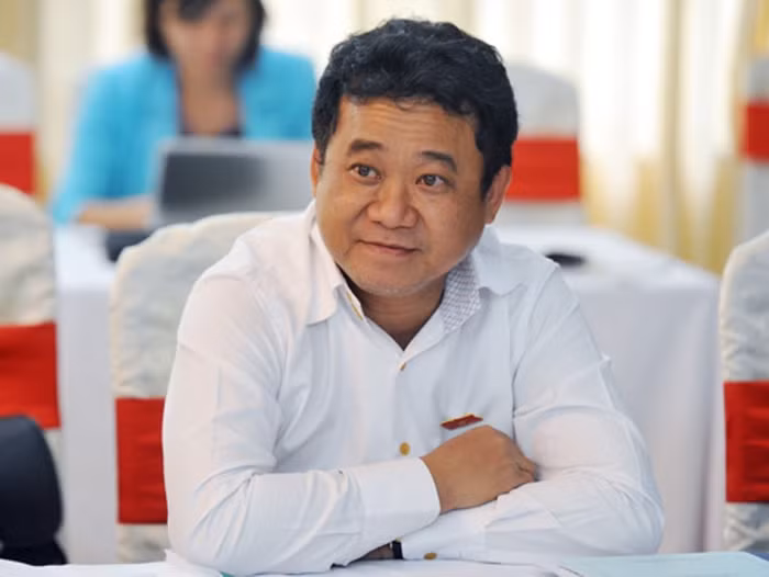 3. Đặng Thành Tâm (Giáp Thìn 1964) - Chủ tịch HĐQT Công ty cổ phần Đô Thị Kinh Bắc: Năm 2012 là một năm không mấy suôn sẻ với doanh nhân - đại biểu Quốc hội Đặng Thành Tâm. 2 công ty do ông điều hành liên tiếp thất bát. Trong đó, Công ty cổ phần Đô thị Kinh Bắc (KBC) lỗ tới 263 tỷ đồng, Công ty cổ phần Công nghệ Viễn thông Sài Gòn (SGT) lỗ hơn 200 tỷ đồng qua 9 tháng hoạt động đầu năm. Đơn vị duy nhất thu lãi về cho ông Tâm là Công ty Khoáng sản Sài Gòn – Quy Nhơn (SQC), nơi ông nắm 40% cổ phần, đạt lãi lũy kế 9 tháng khoảng 135,7 tỷ đồng.