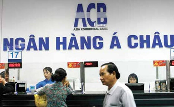 Khởi nghiệp của ông Kiên gắn với Ngân hàng cổ phần Á Châu (ACB). Từ năm 1994, ông đã có chân trong Hội đồng quản trị, tới tháng 10/2006, lượng cổ phiếu ACB ông sở hữu lên đến 4,1 triệu đơn vị, tương đương 1.100 tỷ đồng điều lệ thời bấy giờ. Trước khi bị bắt, bầu Kiên được cho là nắm 3,75% cổ phần ACB, tương đương 35,1 triệu đơn vị, trị giá 555,5 tỷ đồng. Khởi nghiệp của ông Kiên gắn với Ngân hàng cổ phần Á Châu (ACB). Từ năm 1994, ông đã có chân trong Hội đồng quản trị, tới tháng 10/2006, lượng cổ phiếu ACB ông sở hữu lên đến 4,1 triệu đơn vị, tương đương 1.100 tỷ đồng điều lệ thời bấy giờ. Trước khi bị bắt, bầu Kiên được cho là nắm 3,75% cổ phần ACB, tương đương 35,1 triệu đơn vị, trị giá 555,5 tỷ đồng.
