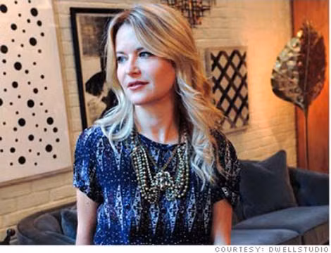 5. Christiane Lemieux, 43 tuổi: Sau khi tốt nghiệp trường Parson vào năm 1997, Christiane Lemieux trở thành một nhà thiết kế thời trang cho cửa hàng Portico ở thành phố New York. Đam mê nghề nghiệp, Lemieux quyết định thành lập công ty riêng mang tên DwellStudio vào năm 2000. Công ty của cô trải qua khá nhiều sóng gió để có được những thành quả như ngày hôm nay. Christiane Lemieux chia sẻ về kinh nghiệm của mình: “Tôi từng mắc nhiều sai lầm trong việc kinh doanh. Tuy nhiên, hãy nói có với những cơ hội giúp phát triển kinh doanh và nói không với những điều khiến bạn rối trí”.