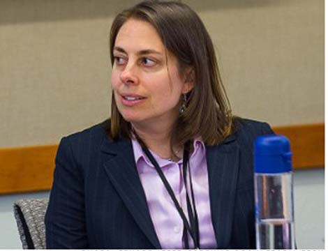 6. Laura Mather, 40 tuổi: Mather có bằng tiến sĩ về khoa học máy tính của ĐH Colorado và sau đó làm việc tại Cơ quan An ninh Quốc gia Mỹ, Britannica.com, và eBay. Trước khi bắt đầu chiến lược lập công ty bảo mật phần mềm, Laura Mather khá bận rộn với công việc chống lại hàng loạt các cuộc tấn công vào các trang mạng của Ebay. Sự ra đời của hệ thống Silver Tail System giúp cô giải quyết được cả 2 công việc bận rộn này. Hệ thống Silver Tail System của Laura Mather ra đời vào năm 2008 nhằm bảo mật thông tin của người sử dụng Internet thông qua các dịch vụ thương mại điện tử, tài chính và các tổ chức liên bang với hệ thống phân tích hành vi. Thường xuyên đối mặt với những vấn đề khó khăn về công nghệ và tin tặc nhưng Laura luôn lạc quan. Cô tâm sự: “Thành công không được đo bằng số lần thất bại mà được tính bằng số lần bạn đứng dậy từ những thất bại đó”. 6. Laura Mather, 40 tuổi: Mather có bằng tiến sĩ về khoa học máy tính của ĐH Colorado và sau đó làm việc tại Cơ quan An ninh Quốc gia Mỹ, Britannica.com, và eBay. Trước khi bắt đầu chiến lược lập công ty bảo mật phần mềm, Laura Mather khá bận rộn với công việc chống lại hàng loạt các cuộc tấn công vào các trang mạng của Ebay. Sự ra đời của hệ thống Silver Tail System giúp cô giải quyết được cả 2 công việc bận rộn này. Hệ thống Silver Tail System của Laura Mather ra đời vào năm 2008 nhằm bảo mật thông tin của người sử dụng Internet thông qua các dịch vụ thương mại điện tử, tài chính và các tổ chức liên bang với hệ thống phân tích hành vi. Thường xuyên đối mặt với những vấn đề khó khăn về công nghệ và tin tặc nhưng Laura luôn lạc quan. Cô tâm sự: “Thành công không được đo bằng số lần thất bại mà được tính bằng số lần bạn đứng dậy từ những thất bại đó”.