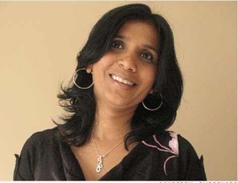 8. Rashmi Sinha, 42 tuổi: Nữ doanh nhân tài năng người Ấn độ Rashmi Sinha hoàn thành luận văn tiến sỹ tâm lý của trường ĐH Brown nhưng lại rời bỏ công việc ở phòng thí nghiệm để chuyển sang phát triển phần mềm. Sinha sáng lập Slideshare vào năm 2003. Slideshare là một mạng xã hội chia sẻ lớn nhất đến cộng đồng thế giới về các dạng trình chiếu bằng slide. Rashmi Sinha chia sẻ: “Để trở thành một doanh nhân thành đạt thật sự không dễ dàng. Tuy nhiên, những cố gắng của tôi cũng được đền bù khi mạng xã hội LinkedIn mua lại trang mạng Slideshare của tôi vào hồi tháng 5 với giá 119 triệu USD”. 8. Rashmi Sinha, 42 tuổi: Nữ doanh nhân tài năng người Ấn độ Rashmi Sinha hoàn thành luận văn tiến sỹ tâm lý của trường ĐH Brown nhưng lại rời bỏ công việc ở phòng thí nghiệm để chuyển sang phát triển phần mềm. Sinha sáng lập Slideshare vào năm 2003. Slideshare là một mạng xã hội chia sẻ lớn nhất đến cộng đồng thế giới về các dạng trình chiếu bằng slide. Rashmi Sinha chia sẻ: “Để trở thành một doanh nhân thành đạt thật sự không dễ dàng. Tuy nhiên, những cố gắng của tôi cũng được đền bù khi mạng xã hội LinkedIn mua lại trang mạng Slideshare của tôi vào hồi tháng 5 với giá 119 triệu USD”.