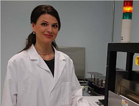 2. Jill Becker, 39 tuổi: Sau khi tốt nghiệp ĐH Harvard với bằng tiến sĩ chuyên ngành Hóa học, Jill Becker say mê công nghệ ALD tạo ra một lớp phim siêu mỏng với những tính chất đặc biệt như chống phản xạ, dẫn điện và có thể được dùng trong một số mặt hàng như Smartphone, các tế bào quang điện và các sản phẩm kem chống nắng. Với khoản tiền tiết kiệm, Becker tự mình xây dựng hệ thống ALD với chi phí tiết kiệm, hiệu quả. Hệ thống này có thể được đưa vào sử dụng rộng rãi hơn. Công việc khó khăn của cô cuối cùng cũng được đền đáp xứng đáng khi tên của cô lọt vào top những nữ doanh nhân trẻ năm 2010. Thêm vào đó, công ty của cô có doanh thu kỷ lục 18 triệu USD trong năm ngoái. 2. Jill Becker, 39 tuổi: Sau khi tốt nghiệp ĐH Harvard với bằng tiến sĩ chuyên ngành Hóa học, Jill Becker say mê công nghệ ALD tạo ra một lớp phim siêu mỏng với những tính chất đặc biệt như chống phản xạ, dẫn điện và có thể được dùng trong một số mặt hàng như Smartphone, các tế bào quang điện và các sản phẩm kem chống nắng. Với khoản tiền tiết kiệm, Becker tự mình xây dựng hệ thống ALD với chi phí tiết kiệm, hiệu quả. Hệ thống này có thể được đưa vào sử dụng rộng rãi hơn. Công việc khó khăn của cô cuối cùng cũng được đền đáp xứng đáng khi tên của cô lọt vào top những nữ doanh nhân trẻ năm 2010. Thêm vào đó, công ty của cô có doanh thu kỷ lục 18 triệu USD trong năm ngoái.