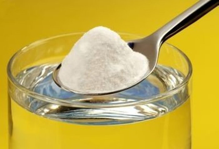 5. Hỗn hợp natri cacbonat và nước: Dùng hỗn hợp này đánh răng để loại bỏ vết ố vàng trên răng. 5. Hỗn hợp natri cacbonat và nước: Dùng hỗn hợp này đánh răng để loại bỏ vết ố vàng trên răng.