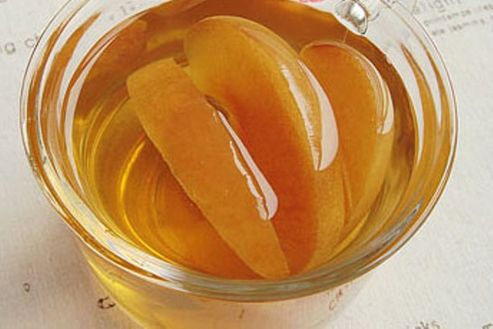 7. Giấm táo: Dùng giấm táo chải răng - cách này không chỉ làm trắng mà còn làm sạch răng. 7. Giấm táo: Dùng giấm táo chải răng - cách này không chỉ làm trắng mà còn làm sạch răng.