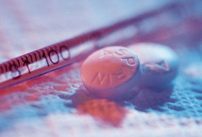 18. Hội chứng Reye: Hội chứng này rất nguy hiểm và nó sẽ đe dọa đến tính mạng và tấn công trẻ em khi dung thuốc có chứa aspirin. Các triệu chứng bao gồm xuất hiện co giật, hôn mê... Để tránh Hội chứng này, các bà mẹ nên tránh xa việc dùng thuốc có aspirin. 18. Hội chứng Reye: Hội chứng này rất nguy hiểm và nó sẽ đe dọa đến tính mạng và tấn công trẻ em khi dung thuốc có chứa aspirin. Các triệu chứng bao gồm xuất hiện co giật, hôn mê... Để tránh Hội chứng này, các bà mẹ nên tránh xa việc dùng thuốc có aspirin.