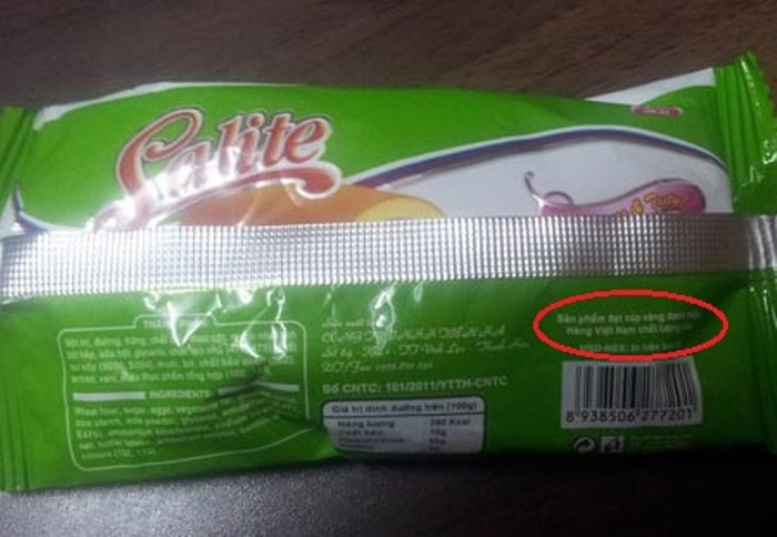 5. Bánh bông lan nhái: Thời gian qua, Công ty TNHH Tiến Hà (có trụ sở tại số 64 - khu 1 - Thị trấn Vĩnh Lộc - huyện Vĩnh Lộc - Thanh Hóa, do ông Trịnh Văn Tiến và vợ tên là Hà điều hành) đã tung ra thị trường sản phẩm bánh bông lan có dấu hiệu nhái một số nhãn hiệu của các doanh nghiệp cùng ngành. Theo tìm hiểu của PV, trước khiếu nại của một DN cùng ngành, Viện Khoa học Sở hữu trí tuệ (thuộc Bộ Khoa học và Công nghệ) đã tiến hành giám định và kết luận dấu hiệu làm nhái rõ rệt của sản phẩm bánh cuộn bông lan do Công ty Tiến Hà sản xuất. 5. Bánh bông lan nhái: Thời gian qua, Công ty TNHH Tiến Hà (có trụ sở tại số 64 - khu 1 - Thị trấn Vĩnh Lộc - huyện Vĩnh Lộc - Thanh Hóa, do ông Trịnh Văn Tiến và vợ tên là Hà điều hành) đã tung ra thị trường sản phẩm bánh bông lan có dấu hiệu nhái một số nhãn hiệu của các doanh nghiệp cùng ngành. Theo tìm hiểu của PV, trước khiếu nại của một DN cùng ngành, Viện Khoa học Sở hữu trí tuệ (thuộc Bộ Khoa học và Công nghệ) đã tiến hành giám định và kết luận dấu hiệu làm nhái rõ rệt của sản phẩm bánh cuộn bông lan do Công ty Tiến Hà sản xuất.