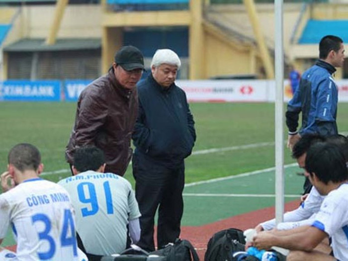 Nổi tiếng và quyền lực, nhưng sau khi bị bắt hàng loạt nhà băng nơi bầu Kiên nắm cổ phần cũng lên tiếng phủ nhận tầm ảnh hưởng của ông, trong đó có Ngân hàng cổ phần Xuất nhập khẩu Việt Nam (Eximbank, mã: EIB), Ngân hàng cổ phần Sài Gòn Thương Tín (Sacombank, mã: STB), Ngân hàng Kiên Long và ngân hàng Phương Nam. Nổi tiếng và quyền lực, nhưng sau khi bị bắt hàng loạt nhà băng nơi bầu Kiên nắm cổ phần cũng lên tiếng phủ nhận tầm ảnh hưởng của ông, trong đó có Ngân hàng cổ phần Xuất nhập khẩu Việt Nam (Eximbank, mã: EIB), Ngân hàng cổ phần Sài Gòn Thương Tín (Sacombank, mã: STB), Ngân hàng Kiên Long và ngân hàng Phương Nam.