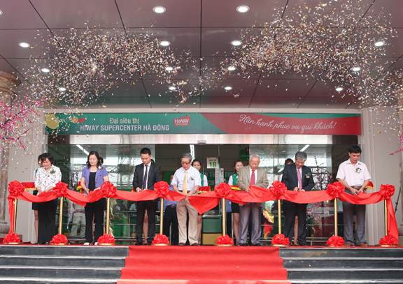 Đại siêu thị Hiway Hà Đông mở cửa đón khách. Đại siêu thị Hiway Hà Đông mở cửa đón khách.
