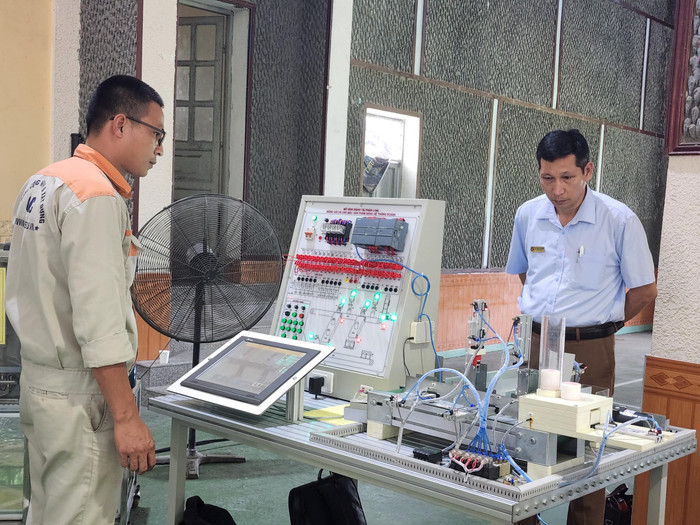 Hội thi thiết bị đào tạo tự làm có chuyển biến tích cực khi thu hút sự tham gia của 9 cơ sở giáo dục nghề nghiệp đăng ký tham gia với 41 số lượng thiết bị. (Ảnh: Phạm Linh) Hội thi thiết bị đào tạo tự làm có chuyển biến tích cực khi thu hút sự tham gia của 9 cơ sở giáo dục nghề nghiệp đăng ký tham gia với 41 số lượng thiết bị. (Ảnh: Phạm Linh)