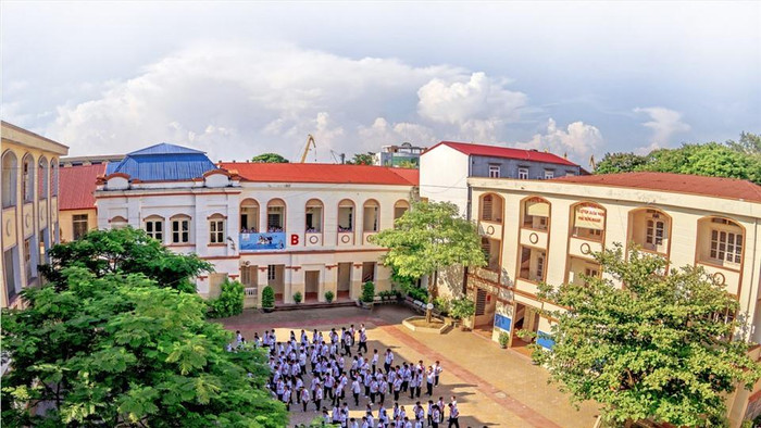 Thành phố cũng ra quyết định sáp nhập Trường Trung học cơ sở Phan Bội Châu vào Trường Trung học cơ sở Hồng Bàng (Ảnh: HB) Thành phố cũng ra quyết định sáp nhập Trường Trung học cơ sở Phan Bội Châu vào Trường Trung học cơ sở Hồng Bàng (Ảnh: HB)