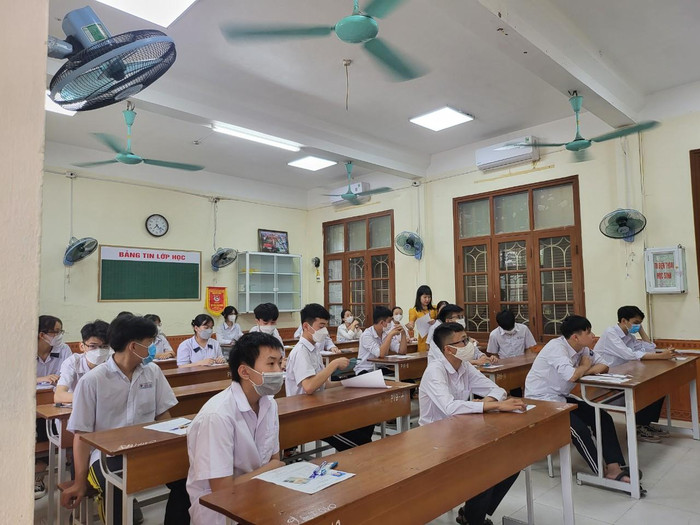 Giám thị phổ biến quy chế thi cho học sinh tại Hội đồng thi Trường Trung học phổ thông An Dương (Ảnh: Lã Tiến) Giám thị phổ biến quy chế thi cho học sinh tại Hội đồng thi Trường Trung học phổ thông An Dương (Ảnh: Lã Tiến)