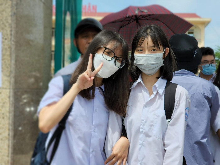 Nhiều học sinh tự tin hoàn thành tốt 80% đề thi môn Toán (Ảnh: Phạm Linh) Nhiều học sinh tự tin hoàn thành tốt 80% đề thi môn Toán (Ảnh: Phạm Linh)