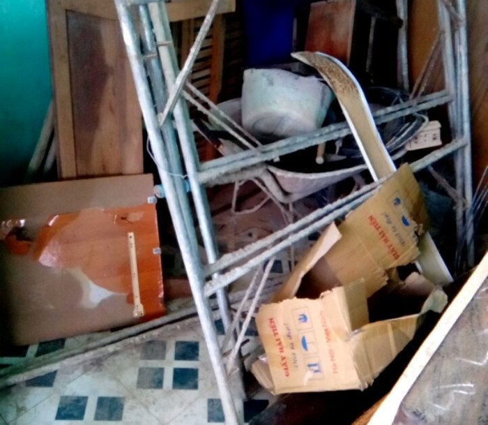 Nhiều tài sản của các trường bị hỏng sau lũ. (Ảnh: Qúy Hợi) Nhiều tài sản của các trường bị hỏng sau lũ. (Ảnh: Qúy Hợi)