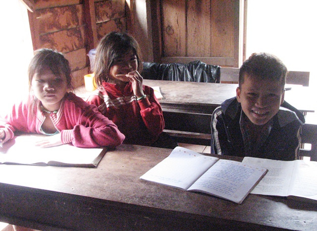 Các em học sinh ở xã Thượng Trạch (Ảnh: Thủy Phan)