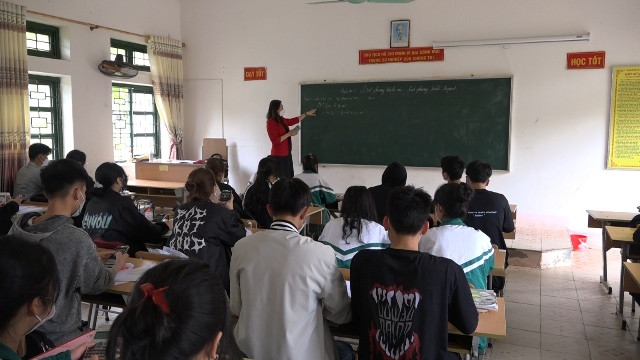 Động viên tinh thần giáo viên là một trong những yếu tố quan trọng giúp đội ngũ giáo viên gắn bó hơn với nghề. (Ảnh minh hoạ: Cổng thông tin điện tử huyện Ngân Sơn, tỉnh Bắc Kạn) 134.jpg