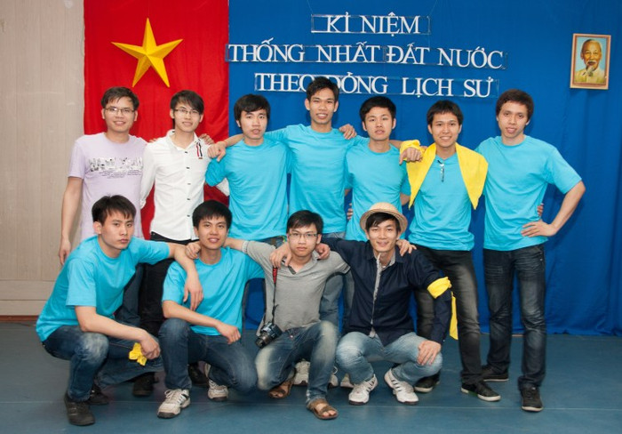 Đội chơi “Ngựa gỗ” thể hiện lòng quyết tâm, tinh thần đoàn kết khi bước vào cuộc thi. Đội chơi “Ngựa gỗ” thể hiện lòng quyết tâm, tinh thần đoàn kết khi bước vào cuộc thi.