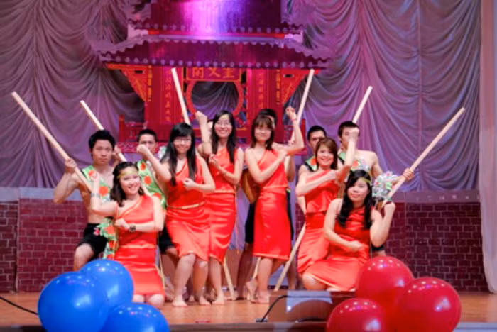 Không khí núi rừng sinh động, vui tươi qua sự thể hiện của các chàng trai cô gái