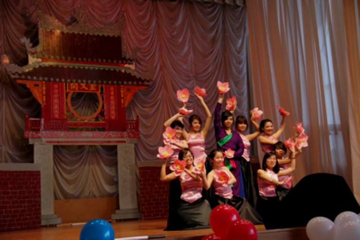 Một Việt Nam duyên dáng, mềm mại qua “ Non nước hữu tình” Một Việt Nam duyên dáng, mềm mại qua “ Non nước hữu tình”