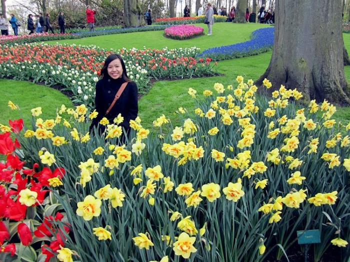 Bạn Vũ Thu Trang đang tranh thủ chụp lại những bức hình đẹp tại vườn hoa Keukenhof Xem thêm: Danh sách 100 trường Đại học xuất sắc nhất thế giới (P1) Bạn Vũ Thu Trang đang tranh thủ chụp lại những bức hình đẹp tại vườn hoa Keukenhof Xem thêm: Danh sách 100 trường Đại học xuất sắc nhất thế giới (P1)