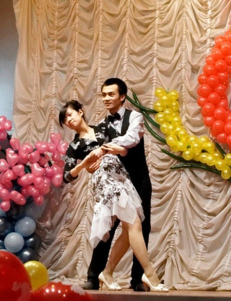 Điệu Valse của cặp đôi trường DHKT Điện Điệu Valse của cặp đôi trường DHKT Điện